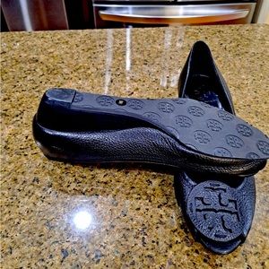 NEW Tory Burch Minnie low wedge extremely soft open toe wedge shoes.